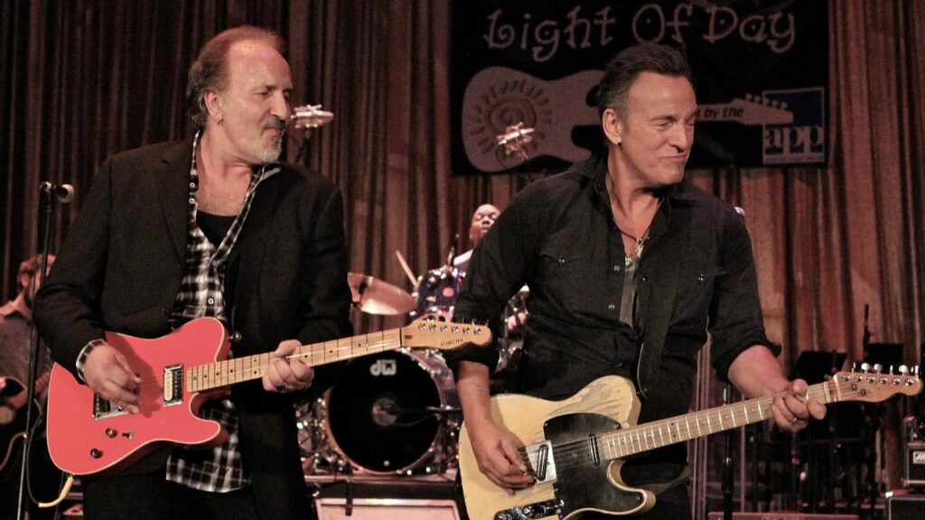 Bruce Springsteen Drops Fiery Anti-Trump Anthem — Here’s the Message Everyone’s Talking About 1 Bruce Springsteen Drops Fiery Anti-Trump Anthem — Here’s the Message Everyone’s Talking About