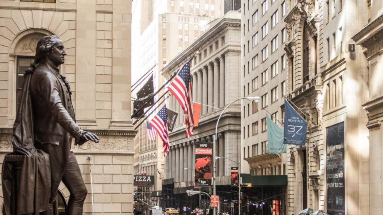 Gap’s Hidden $300M Shock: Wall Street Reacts After Massive Forecast Dodge