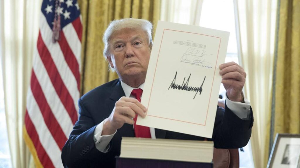 Republican Senator Breaks Ranks—Says Trump’s Tax Plan Could Be Doomed! 1 Republican Senator Breaks Ranks—Says Trump’s Tax Plan Could Be Doomed!
