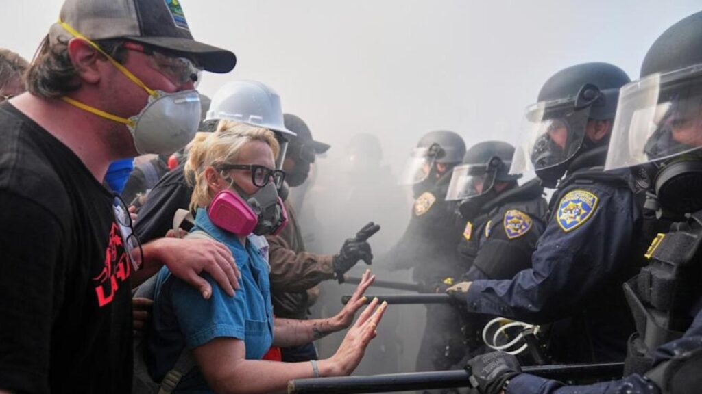 Downtown LA Erupts: Entire District Declared 'Unlawful Assembly' as Immigration Protests Intensify 1 Downtown LA Erupts: Entire District Declared 'Unlawful Assembly' as Immigration Protests Intensify