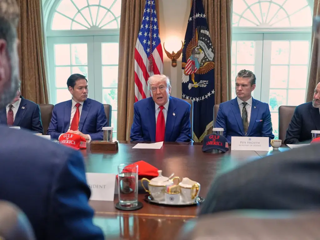 MAGA Reacts Furious After Trump’s Shocking Call for Iran ‘Regime Change’ – What’s Next? 2 MAGA erupts over Trump’s Iran ‘regime change’ talk