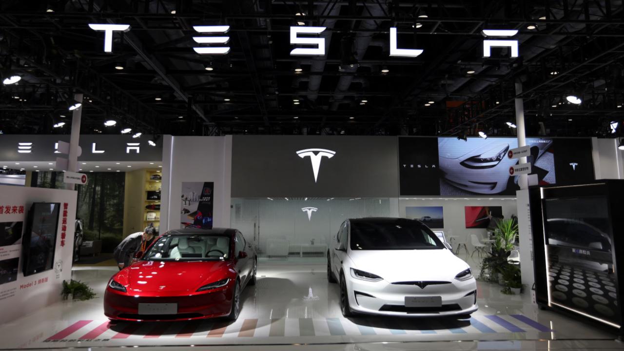 Model S and X Get Major Tesla Overhaul—Here’s What You Get for the Extra $5,000