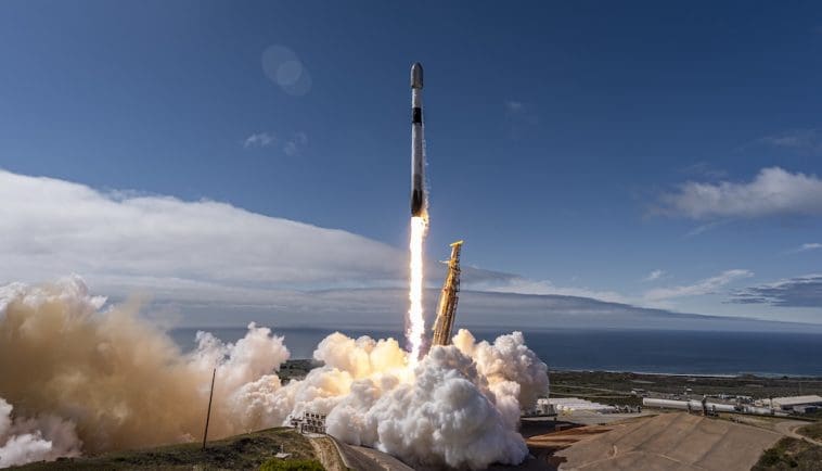 SpaceX Just Launched 26 New Starlink Satellites—Here’s Why It Changes Everything 2 SpaceX launch from California sends 26 Starlink satellites into low Earth orbit