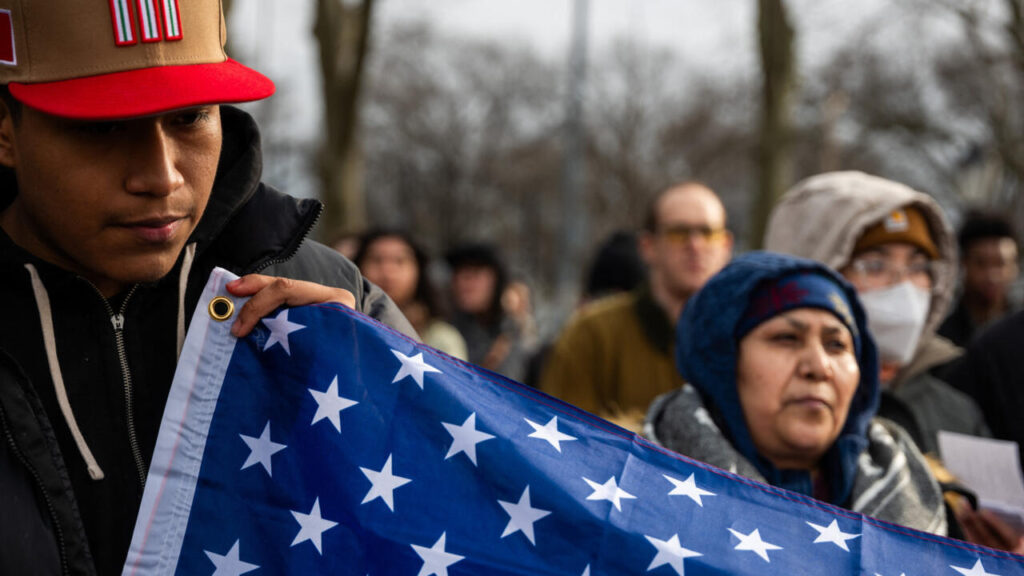 Supreme Court Shocks America: Trump Administration Gets Green Light to Resume Secret Deportations! 2 Supreme Court lets Trump administration resume deportations to third countries without notice for now