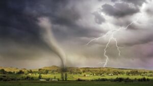 Terrifying Tornado Outbreak Hits Lubbock—Powerless Homes, Twisted Metal, and Rising Panic
