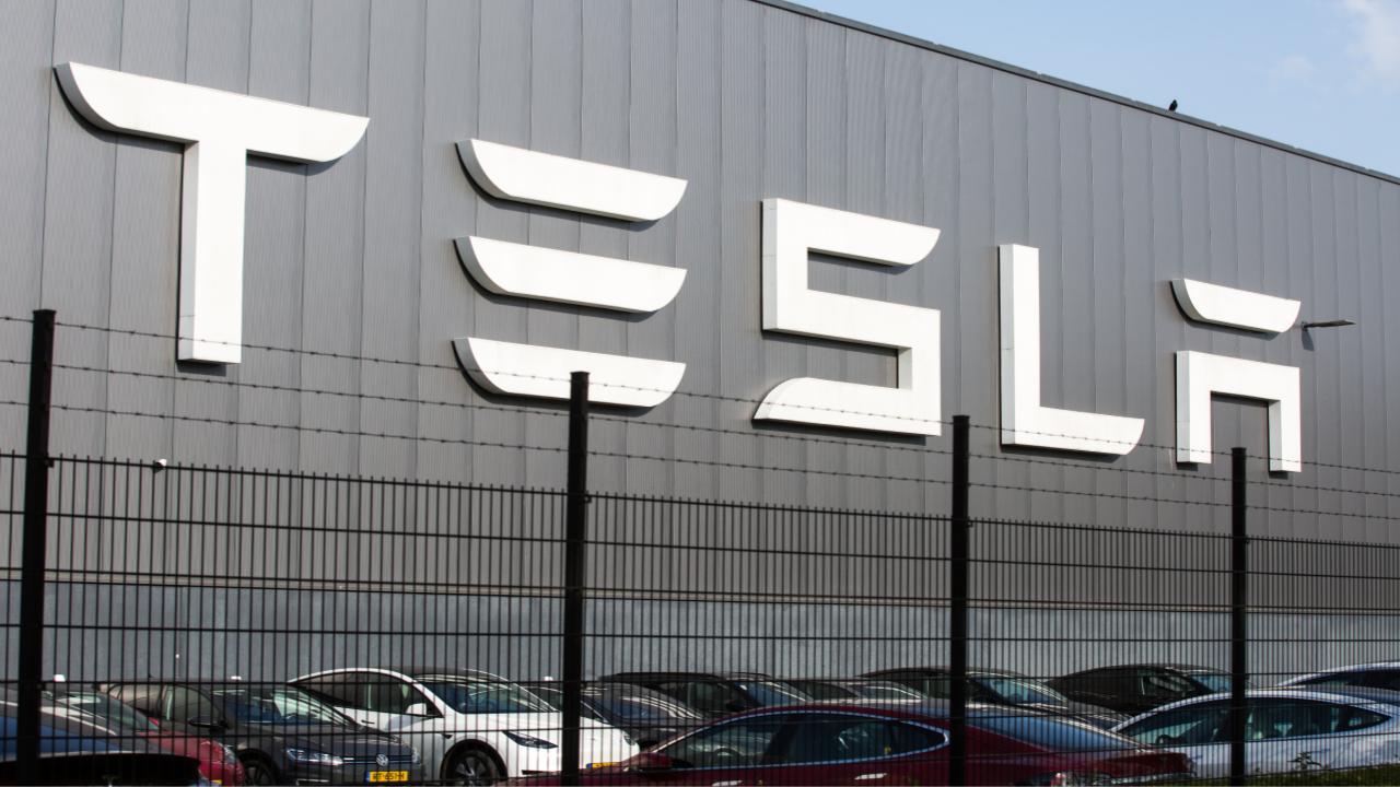The Future is Here: Tesla Makes First-Ever Driverless Car Delivery to a Customer!