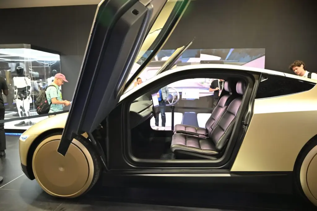 The Future is Here: Tesla Makes First-Ever Driverless Car Delivery to a Customer! 2 Tesla says it made its first driverless delivery of a new car to a customer