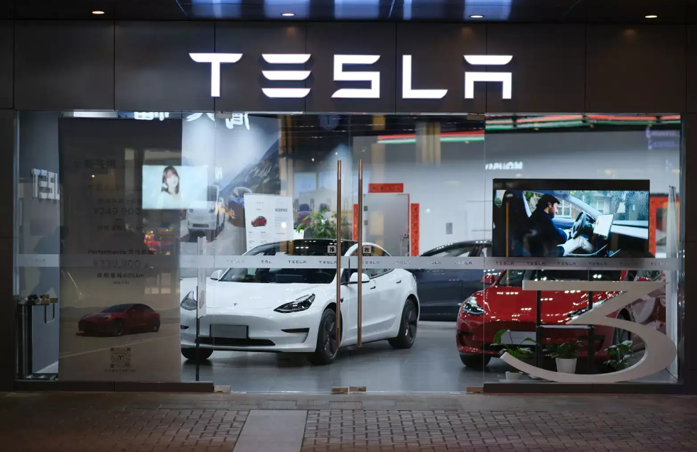 Tesla Climbs After Brutal $152B Selloff—But Is a Trump-Musk Fallout Inevitable? 2 Tesla shares gain after $152 billion selloff
