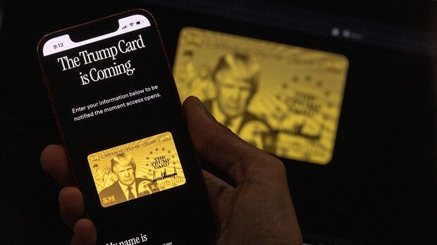 Trump Launches $499 Gold Smartphone—And It Comes With a Surprise No One Saw Coming 2 Trump Organization announces mobile phone service and a $499 gold phone