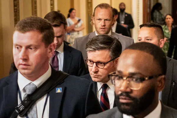 Trump Administration Briefed Key Republicans Before Iran Strikes, But Left Democrats in the Dark—Why? 2 Trump administration briefed top Republicans before Iran strikes