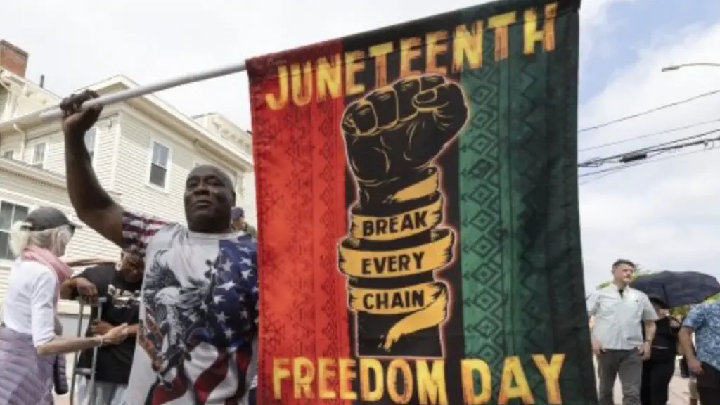 Trump Shocks on Juneteenth: Dubs It a ‘Non‑Working Holiday’—Supporters and Critics Speak Out! 2 Trump criticizes ‘non-working holidays’ on Juneteenth