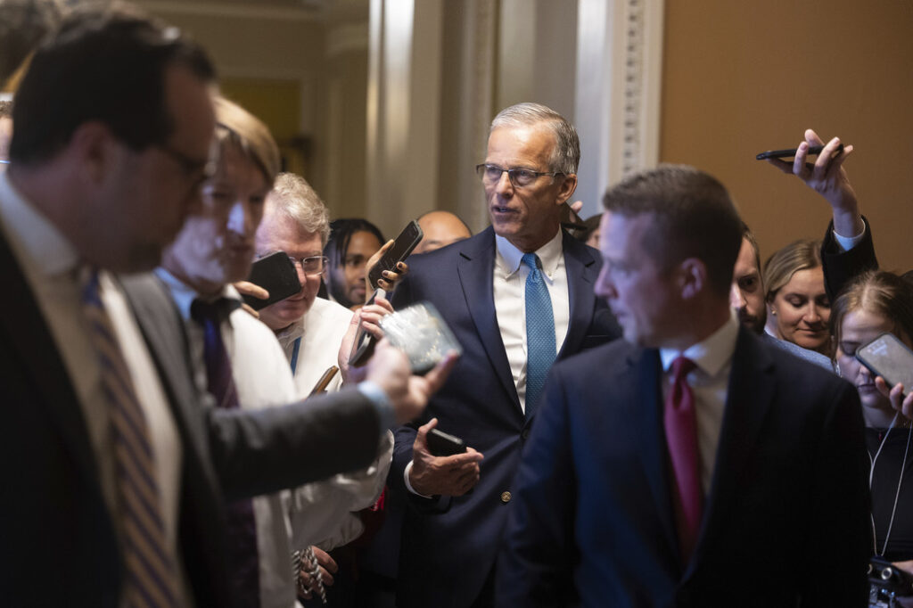Two GOP Senators Break Ranks—Trump’s 940‑Page Megabill Still Moves Ahead 2 Trump megabill narrowly advances in Senate despite 2 GOP defections