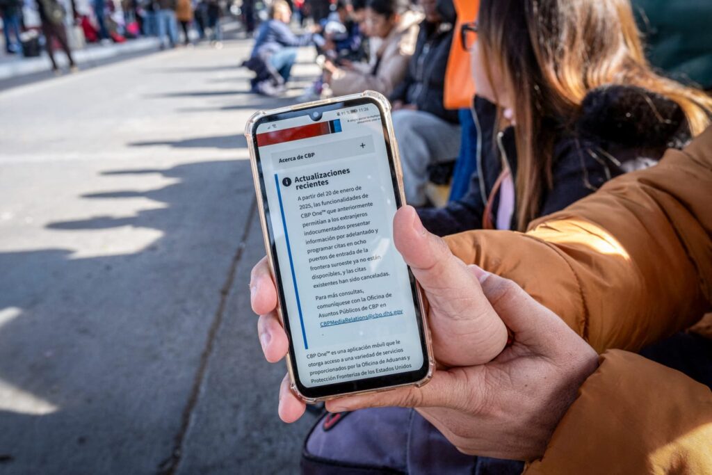 Trump Administration Launches Controversial App for Border Crossers—Here’s What It Means 3 Trump shuts down CBP One immigration app