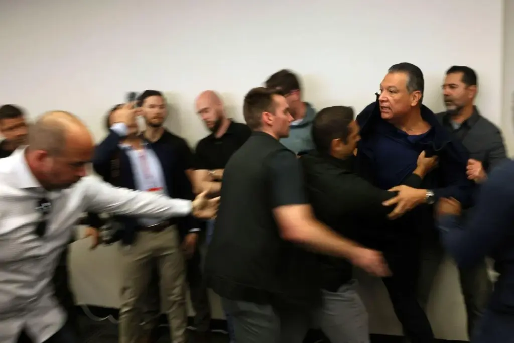 Democrats Demand Answers After Senator Is Ejected From High‑Profile DHS Gathering — What Really Went Down? 2 US senator forcefully removed from DHS event in LA