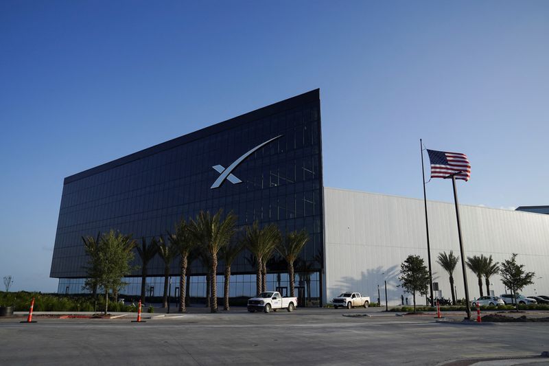 SpaceX in the Crosshairs: The $22 B Contract Review That Could Redefine US Space Strategy 2 White House reviews SpaceX contracts