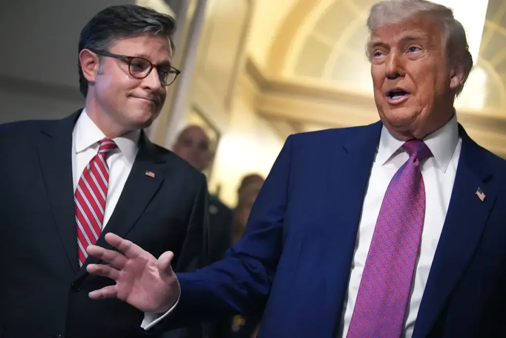 Trump’s Latest Tariff Plan Leaves Nation Reeling—Even Republicans Are Speaking Out 2 'Buffoon' Trump slammed as he reveals baffling new tariff plan