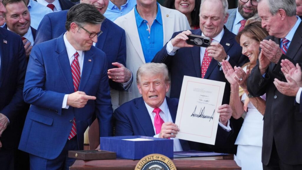 Social Security Sparks Outrage After Praising Trump’s Tax Cuts in Controversial Email 1 Social Security Sparks Outrage After Praising Trump’s Tax Cuts in Controversial Email