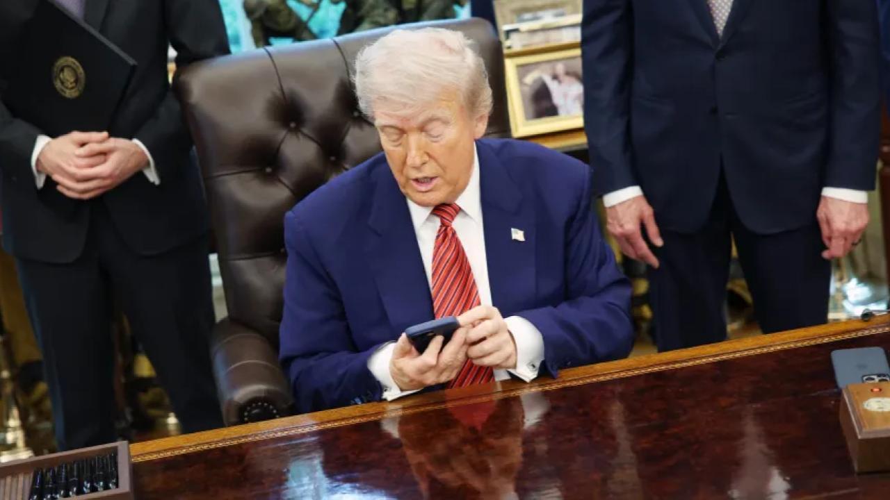Trump Rips AT&T’s Service—Is This a Warning Shot Ahead of Trump Mobile’s Launch?